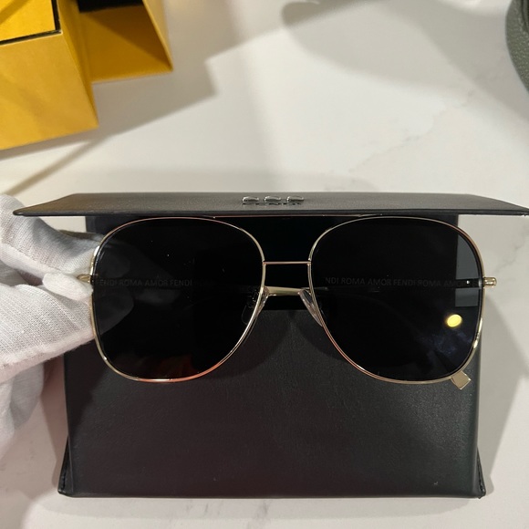 FENDI ROMA AMOR 59mm AVIATOR SUNGLASS W/HOLOGRAPH INSIGNIA! GORGEOUS - Picture 7 of 12